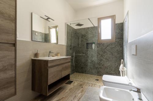 a bathroom with a sink and a toilet at Casa Incanto in Presicce