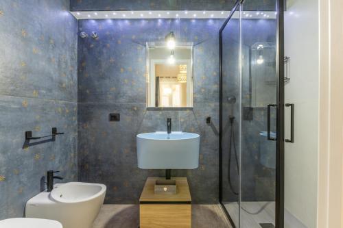 a bathroom with a sink and a shower at Casa Luna in Pozzallo