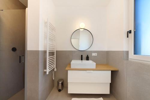 a bathroom with a sink and a mirror at Apartment Mountain Suite in Naturno