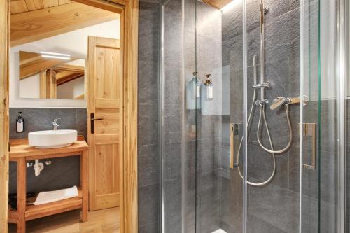 a bathroom with a shower and a sink at Aux Pieds du Malatra' 1 in Saint-Rhémy-en-bosses