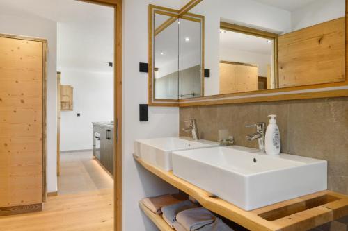 a bathroom with a white sink and a mirror at Moarhof in Meltina