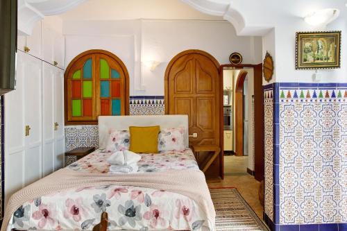 a bedroom with a bed in a room at Carmelo y Carmela 1 in Teror