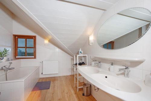 a bathroom with two sinks and a large mirror at Ferienwohnungen Annamaria in Leutkirch im Allgäu