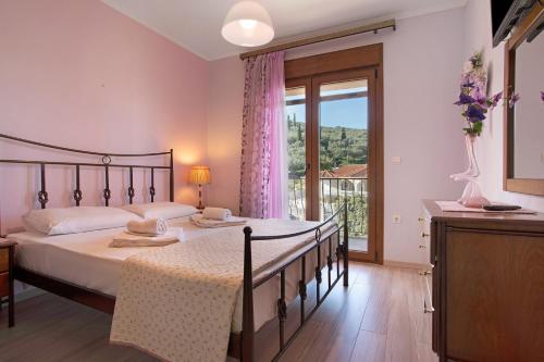 a bedroom with a bed with a table and a window at Villa Totta in Alikanas