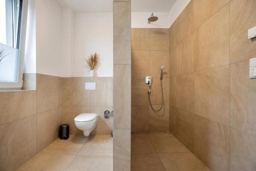 a bathroom with a toilet and a shower at Auszeit am Wiehengebirge in Bad Essen