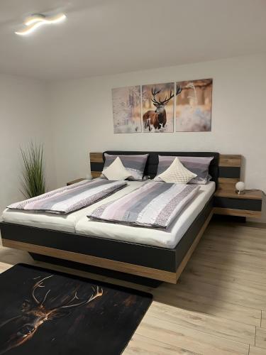 a bedroom with a bed in a room at Ferienwohnung Köppl in Lam