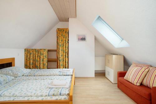 a bedroom with a bed and a couch at Ferienwohnungen Shamal in Reutin