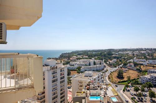 Oura 14 A, com piscina