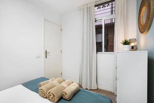 a bedroom with a bed with towels on it at Mypris Home 2 in Tacoronte