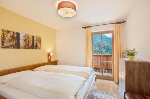 a bedroom with two beds and a window at Appartements Gabrielli Anna in Trodena