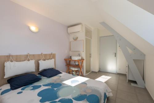 a bedroom with a bed and a staircase at Le Chalet des Retrouvailles in Sers