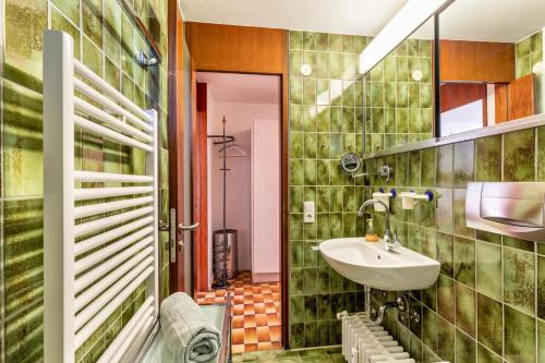 a bathroom with a sink and a mirror at Studti 134 in Beuren