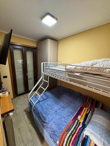 a bedroom with two bunk beds in a room at Stef House in Rivisondoli