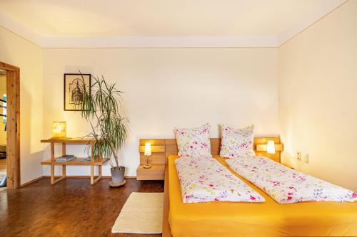 a bedroom with a bed and a table with a plant at Gemütliches Apartment In Lohmen in Lohmen