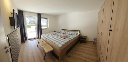 a bedroom with a bed with a plaid blanket at Konis Ferienwohnung - barrierearm in Rangersdorf