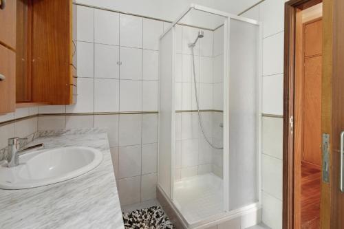 a bathroom with a shower and a sink at Madeira Villa Liliana in Campanário