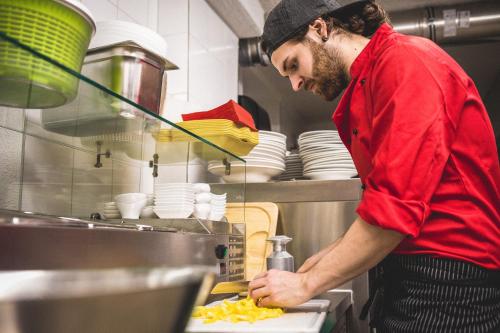 Επισκέπτες που μένουν στο Engel Hotel + Diner