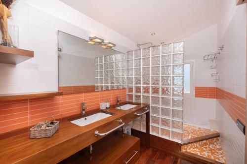 a bathroom with two sinks and a large mirror at Abatzer in Ciutadella