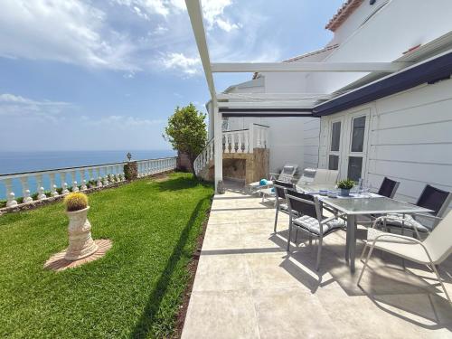 Clementina Apartments