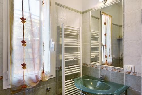 a bathroom with a sink and a mirror at Le Mimose Bilo4 bis in Imperia