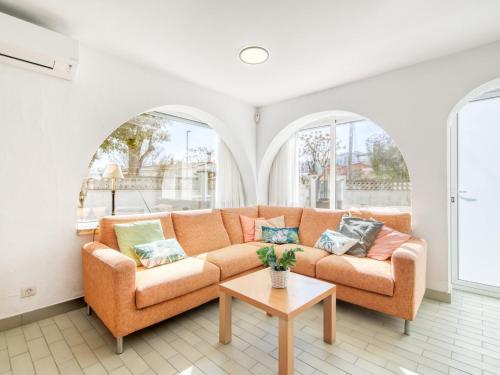 Apartment Las Palmeras-2 by Interhome