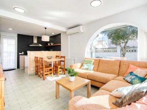 Apartment Las Palmeras-2 by Interhome