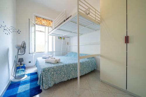 a bedroom with a bed and a bunk bed at Villa Verde - 300m From Sea in Bordighera