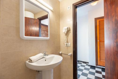 a bathroom with a sink and a mirror at Estudio Mirada 304 in Es Pujols