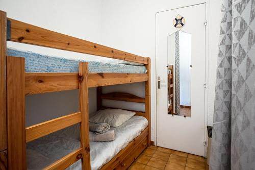 Llit o llits en una habitació de Les Tulipes