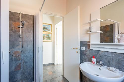 a bathroom with a sink and a shower at Casa Moki in Uliveto Terme