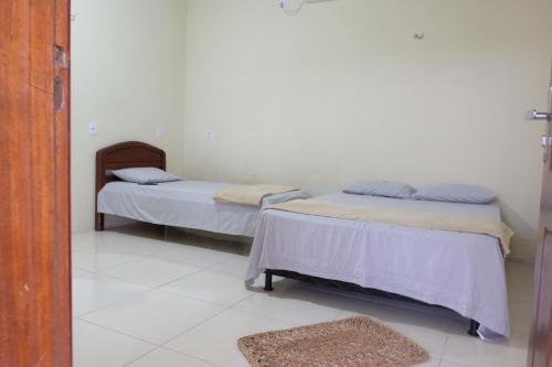 a room with two beds in a room with at Refúgio Paraíso in Santo Amaro