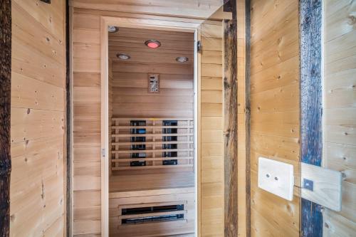 a sauna in a cabin with wooden walls at Eggerhof Familiennestl in Verano
