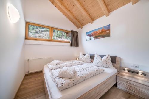 a bedroom with a large bed in a room at Eggerhof Familiennestl in Verano