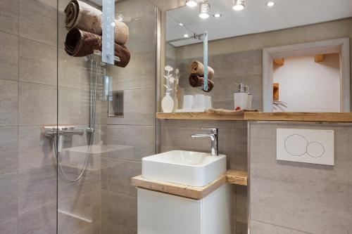 a bathroom with a sink and a shower at Ferienwohnung Besamia in Todtnau