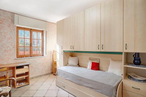 a small bedroom with a bed and cabinets at Casa di Lo in Laigueglia