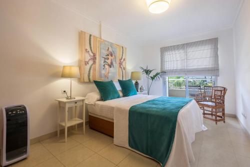 a bedroom with a bed and a table and a window at Apartamento Marina in Arona