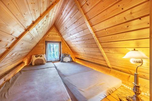 a room with two teddy bears sitting in a attic at Arosa in Bachenbrock