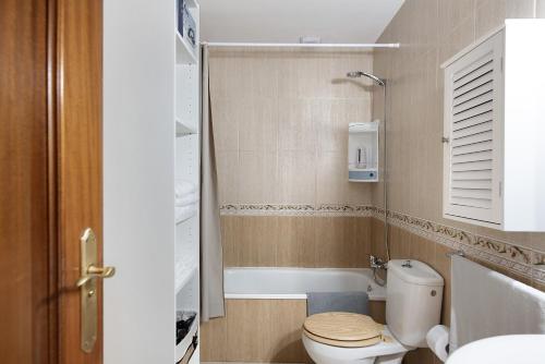 a bathroom with a toilet and a bath tub at Casa Candido 2 in Playa Honda