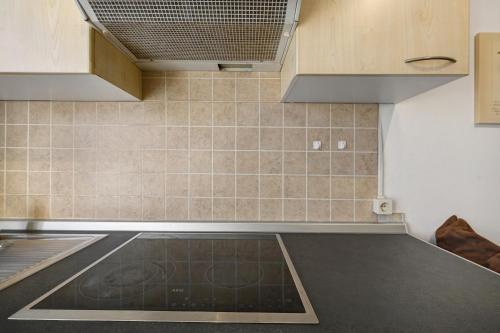 a kitchen with a stove top oven in a room at Haus Burger Vilpian in Vilpiano