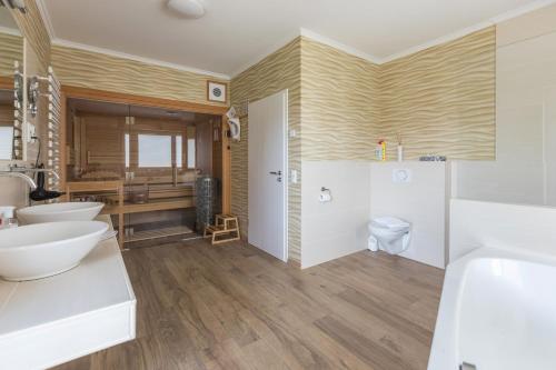 a bathroom with two sinks and a toilet at Ferienhaus Manni Eg in Büsum