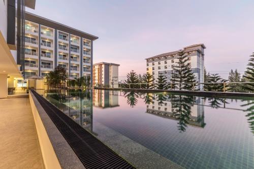 Πισίνα στο ή κοντά στο Kantary Hotel And Serviced Apartment, Amata, Bangpakong