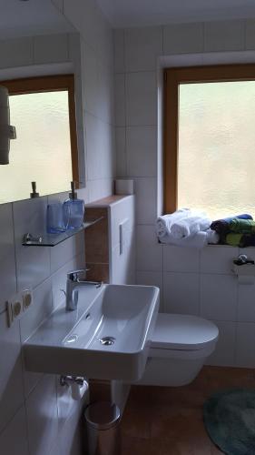 Bilik mandi di Apart Tiefenbach