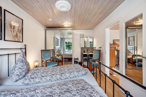 a bedroom with a bed and a dining room at Ferienwohnung Dahmlos in Kremperheide