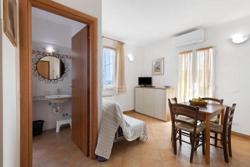 a kitchen and dining room with a table and a mirror at Agriturismo La Realidad in Finale Ligure