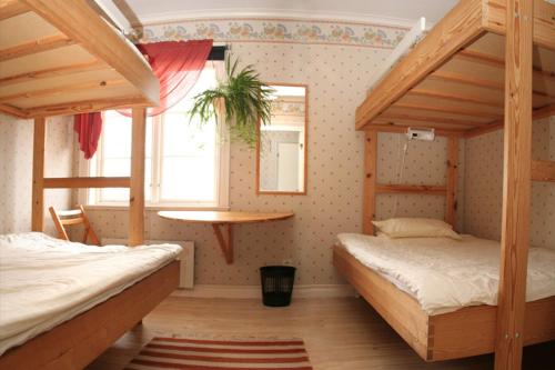 a bedroom with two bunk beds and a window at Gästgivars vandrarhem och B&B in Järvsö