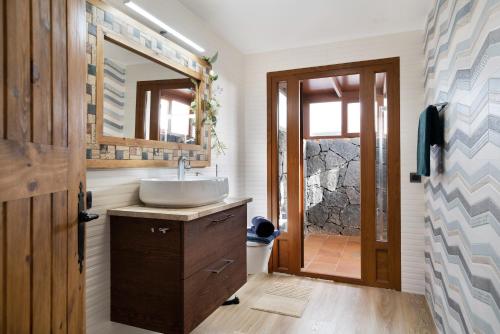 a bathroom with a sink and a mirror at Villa Peaky in Yaiza