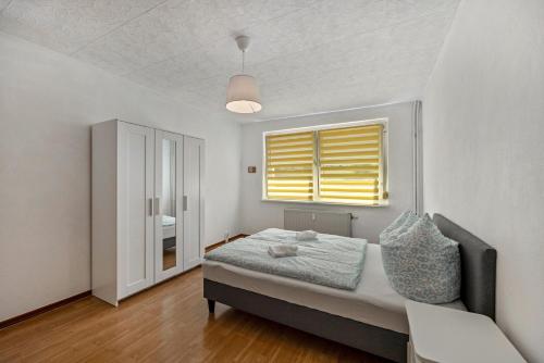 a bedroom with a bed and a window at Wohnung am Geiseltalsee in Mücheln