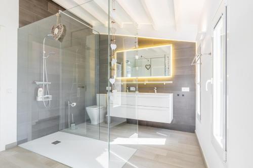 a bathroom with a glass shower and a toilet at Bennu in Calpe