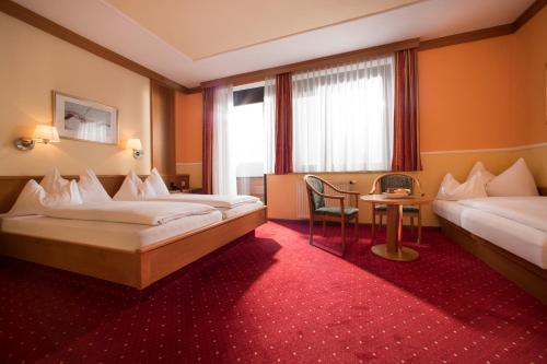 Giường trong phòng chung tại Hotel Restaurant Schachenwald