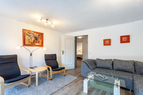 a living room with a couch and two chairs at Lydias Ferienwohnung in Schmallenberg